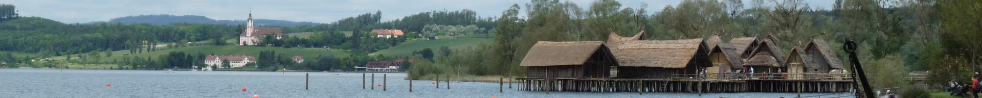 Panorama von Uhldingen-Mühlhofen mit Pfahlbauten und Birnau